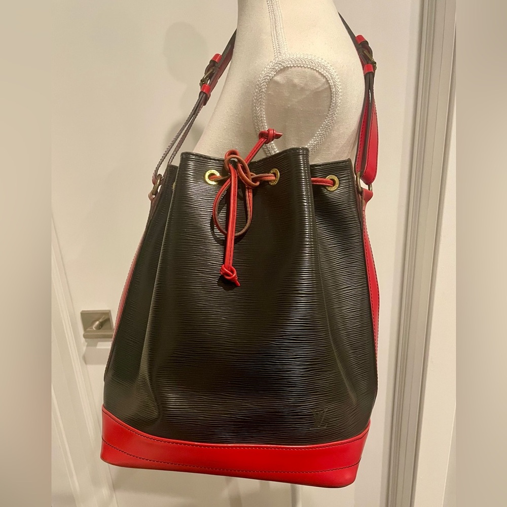 Louis Vuitton Epi Noe Bi-color, Vintage Red/Black